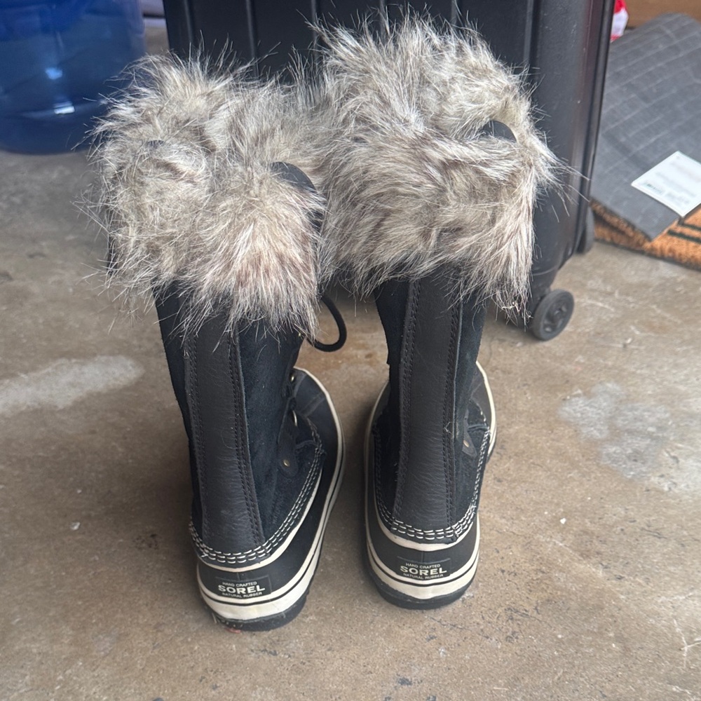 SOREL Women’s Waterproof Black Winter Boots - Picture 4 of 5